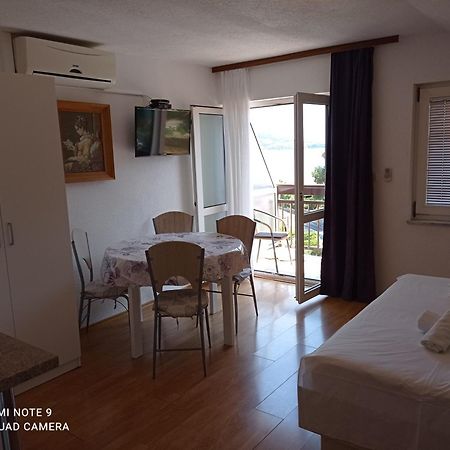 Apartments Mihovil โอมิช ห้อง รูปภาพ