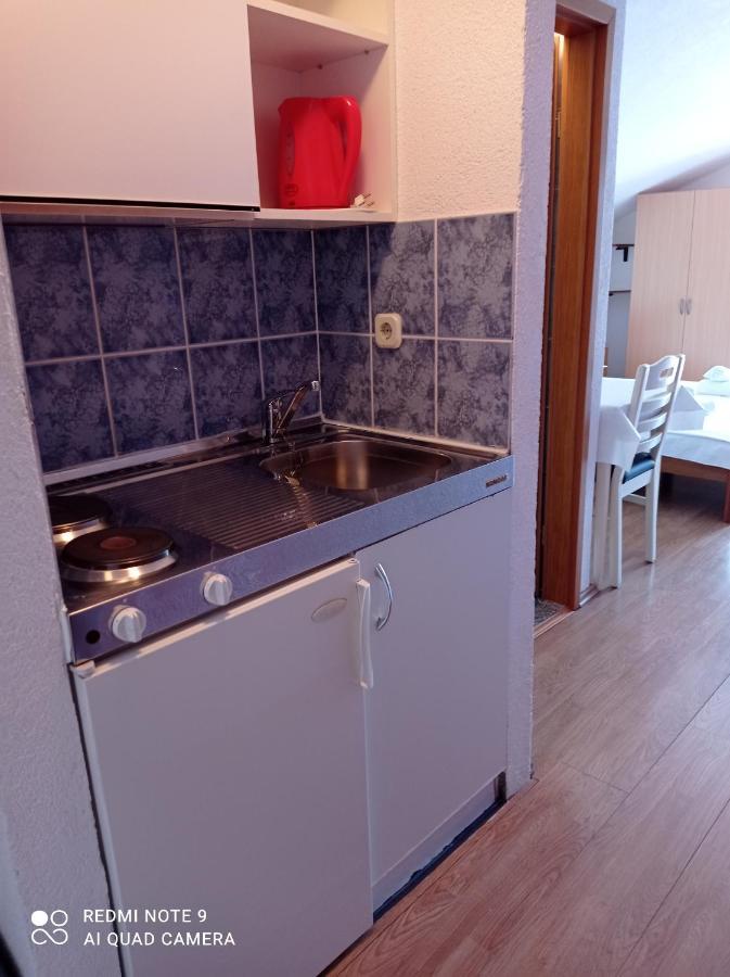 Apartments Mihovil โอมิช ภายนอก รูปภาพ