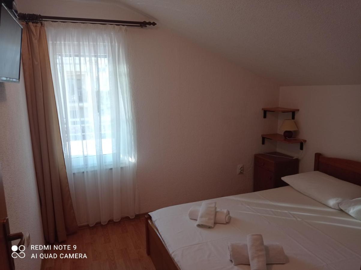 Apartments Mihovil โอมิช ภายนอก รูปภาพ