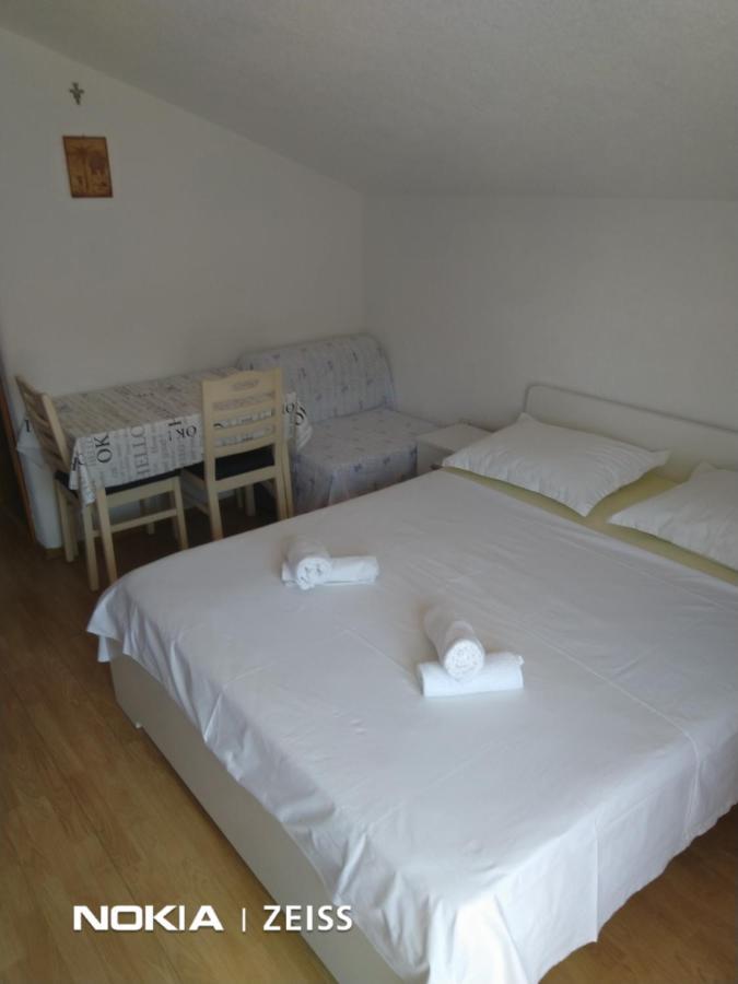 Apartments Mihovil โอมิช ภายนอก รูปภาพ