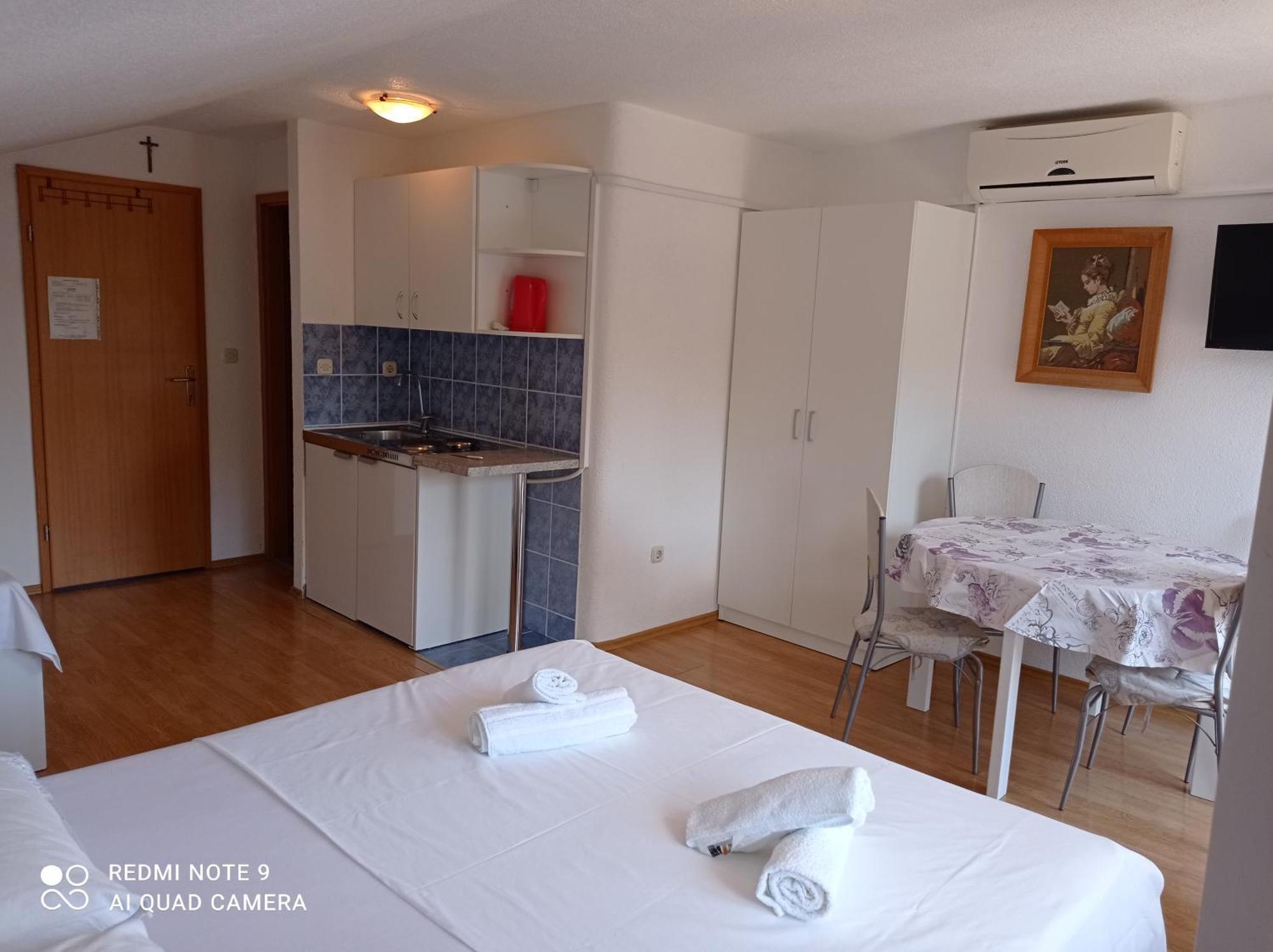 Apartments Mihovil โอมิช ห้อง รูปภาพ