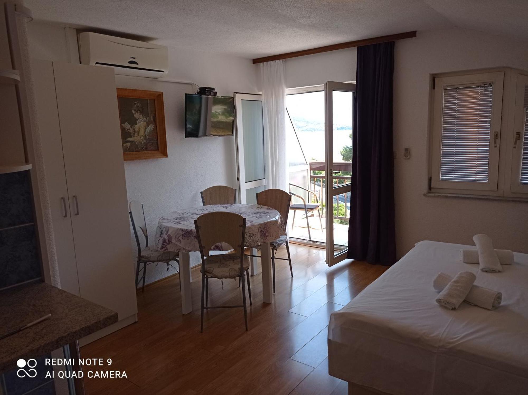 Apartments Mihovil โอมิช ห้อง รูปภาพ