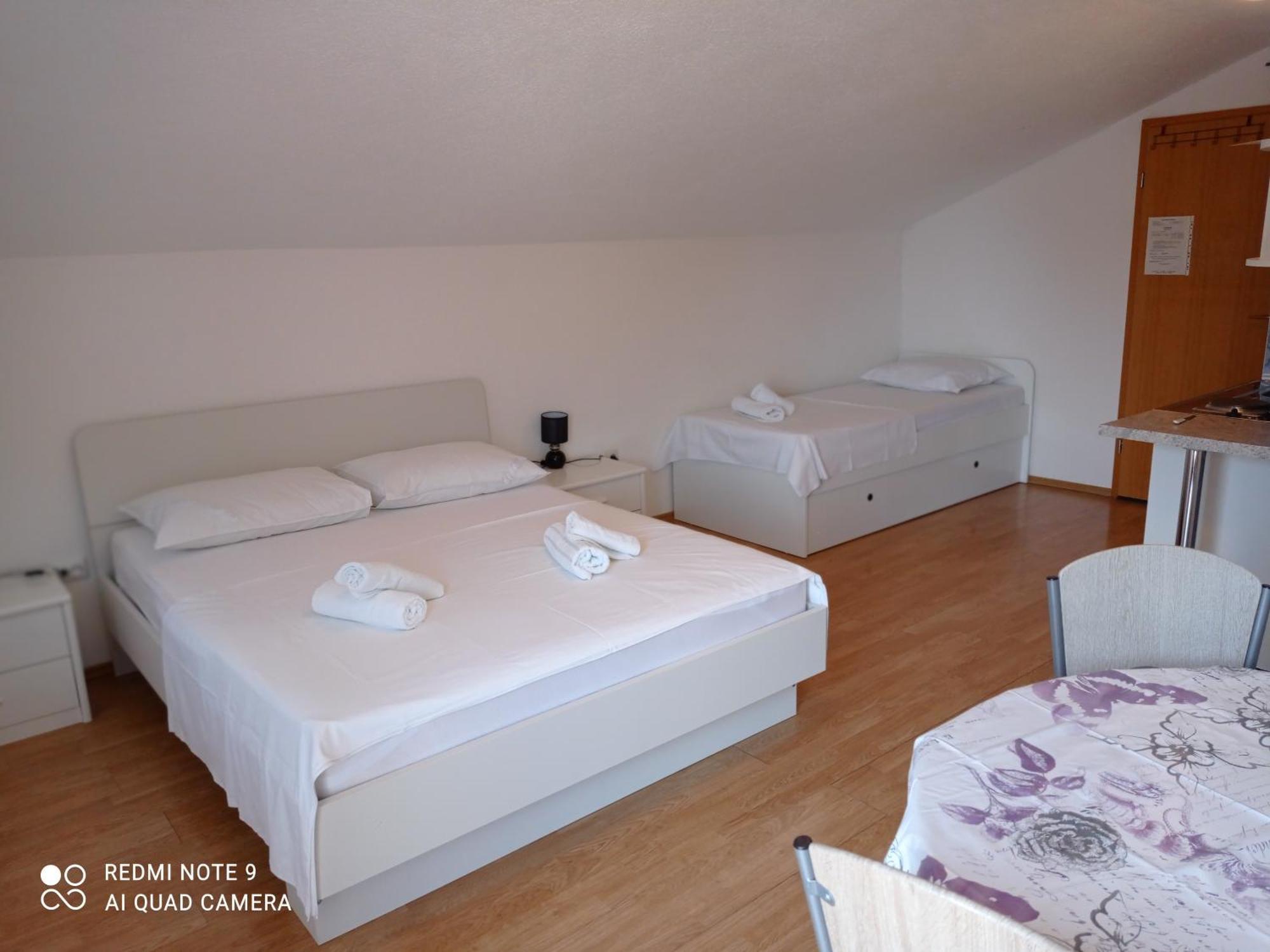 Apartments Mihovil โอมิช ห้อง รูปภาพ