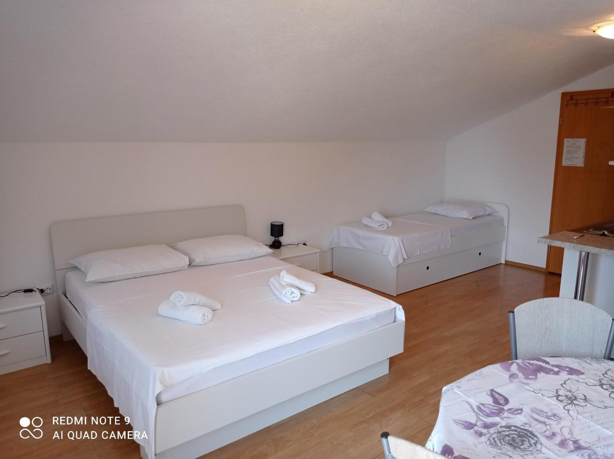Apartments Mihovil โอมิช ห้อง รูปภาพ