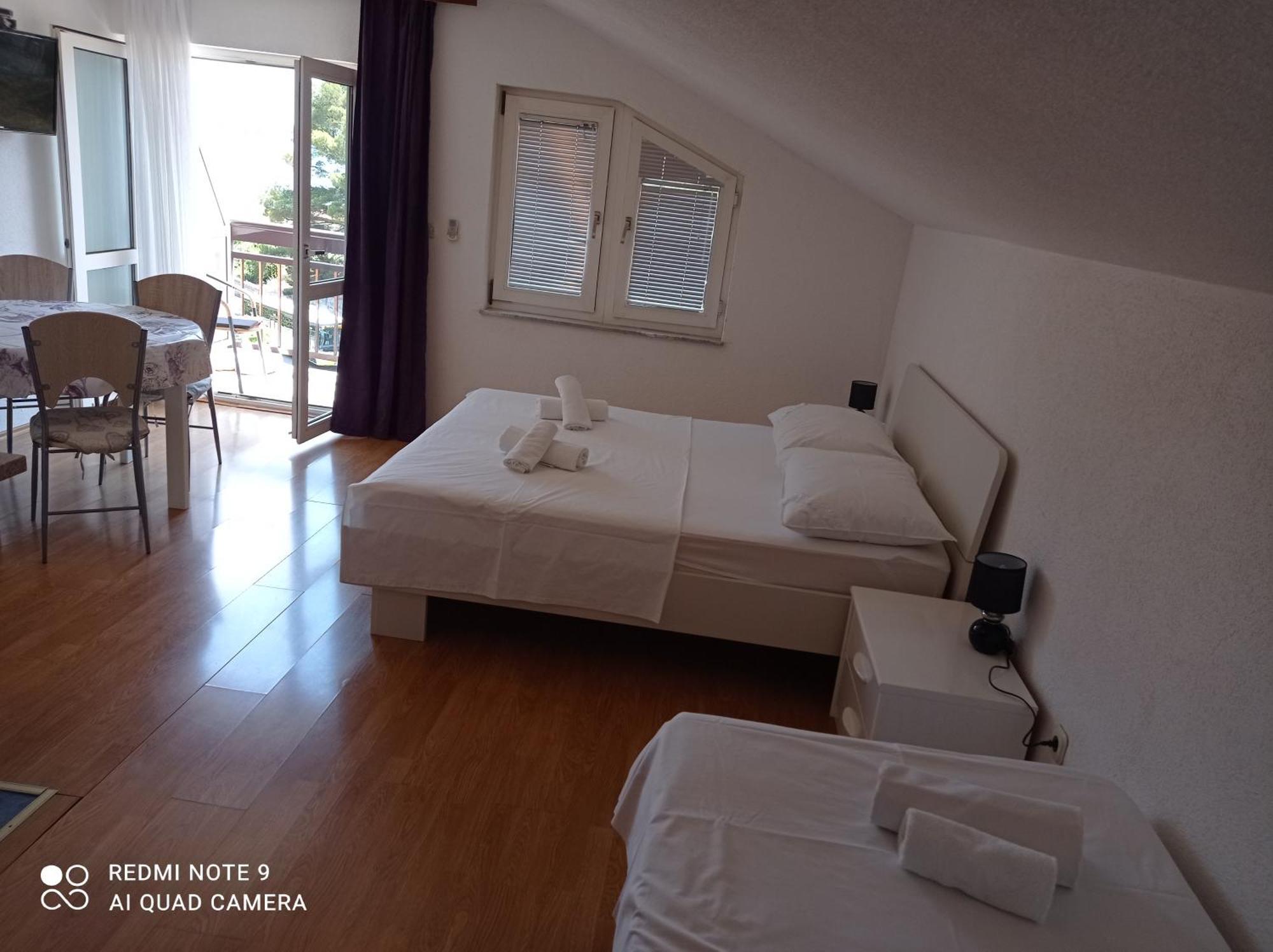 Apartments Mihovil โอมิช ห้อง รูปภาพ